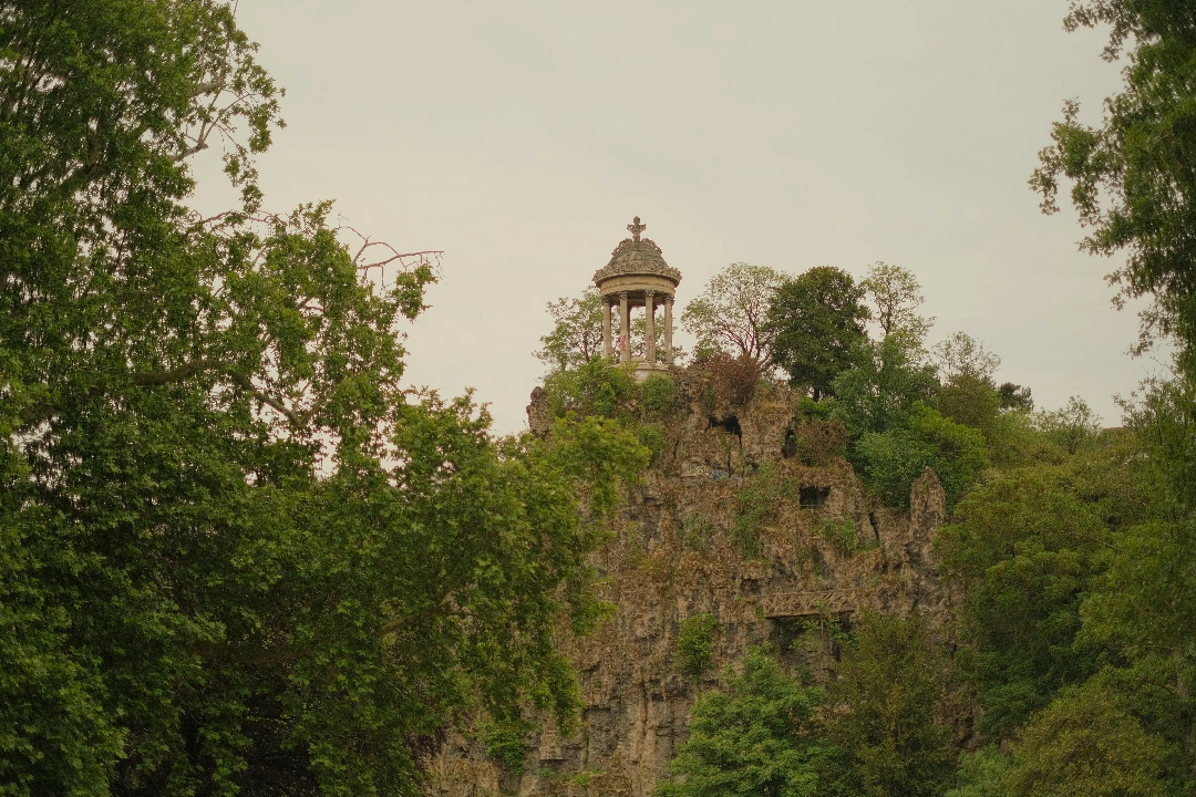 Photographie du parc des Buttes Chaumont prise le 24/05/2025 par Gaël Maignan